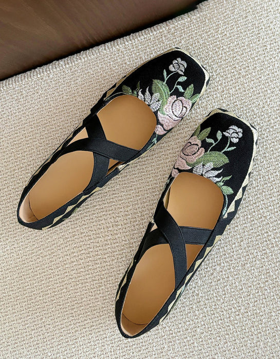 Ballerines à bout carré et brides croisées brodées en tissu