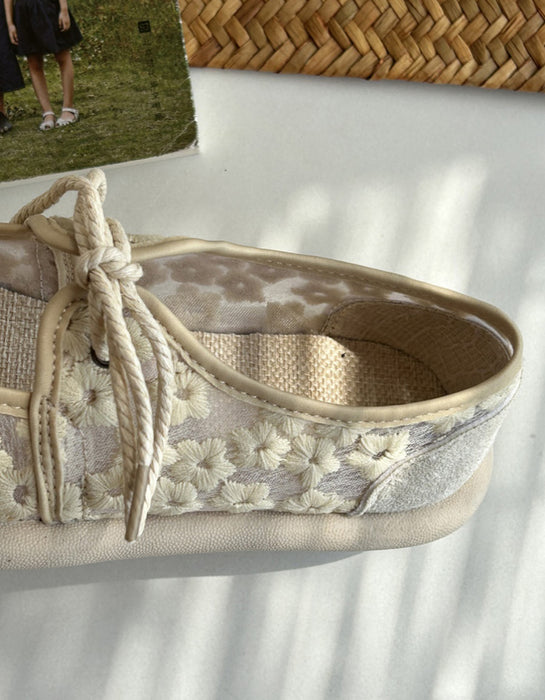 Comfortable Breathable Lace Embroidery Flat Shoes