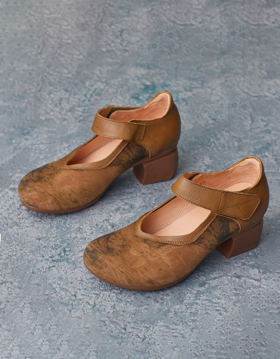 Tacones gruesos elegantes con tiras en el tobillo de gamuza estampadas a mano