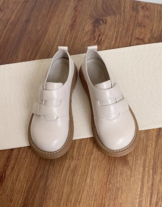 Sandalias retro hechas a mano con hebilla cruzada en la parte delantera