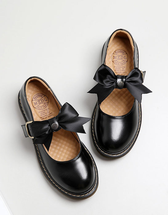 Zapatos planos retro de verano con agujeros de piel de vaca