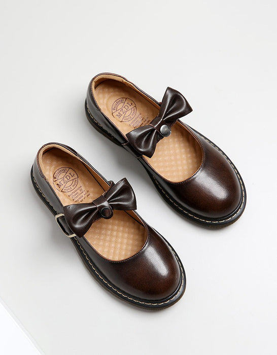 Zapatos planos retro de verano con agujeros de piel de vaca