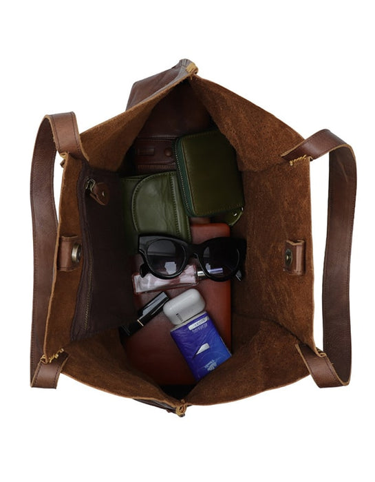 Large-Capacity Vintage Fashion Rivets HandBag  92.00