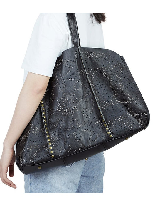 Large-Capacity Vintage Fashion Rivets HandBag  92.00