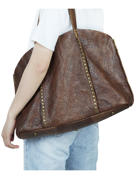 Large-Capacity Vintage Fashion Rivets HandBag  92.00